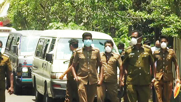 PHI Officers - එන්නත ගැන උත්තර නැත්නම් හෙට උදේම රාජකාරියෙන් ඉවතට