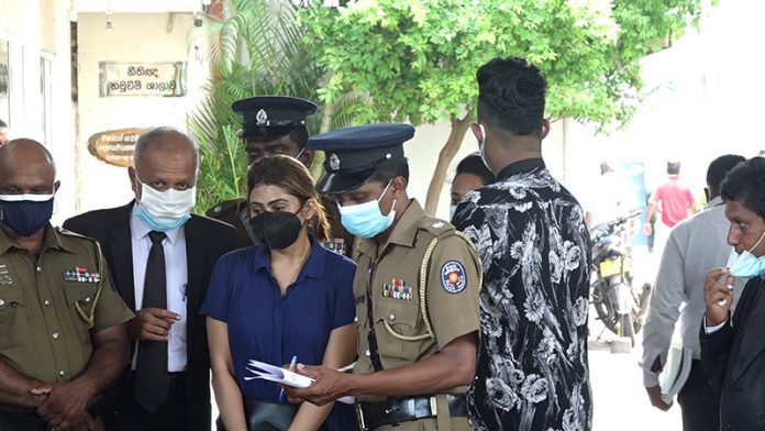 Chandimal jayasinhe and Piyumi hansamali in court - චචන්දිමාල්ගේ උපන්දින සාදයට ගිය තවත් 6ක් අත්අඩංගුවට