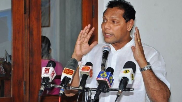 Dayasiri Jayasekara - මේ විහිළු ඇමතිකම් හැදුවේ බැසිල් රාජපක්ෂ - බතික් ඇමති දයාසිරි ජයසේකර චෝදනා කරයි