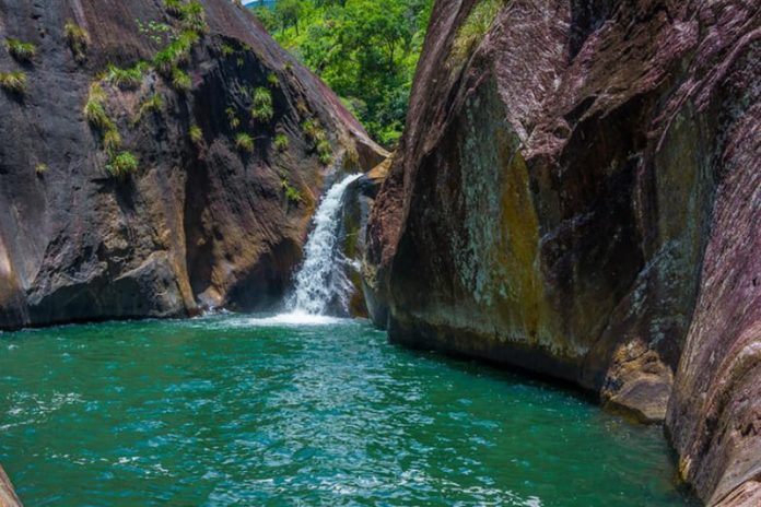 Pahanthudawa Waterfall Video Incident - අන්තර්ජාලයේ ආන්දෝලයනට ලක්වූ “පහන්තුඩාවේ”යැයි කියන වීඩියෝව ගැන පොලිසිය කියන දේ