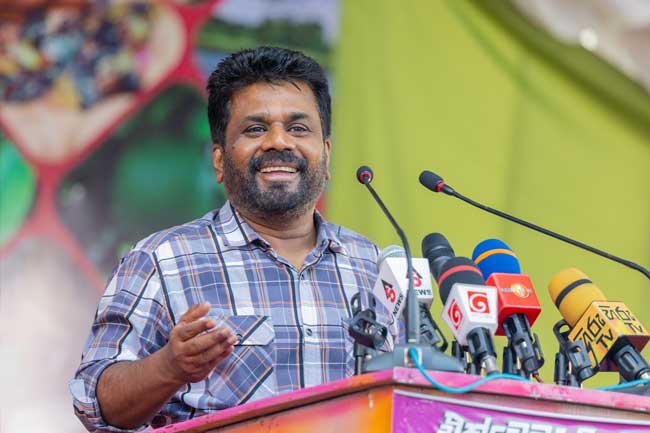 Anura Kumara Dissanayaka - ලක්ෂ සංඛ්‍යාත ජනතාවක් පාරට බස්සවා ප්‍රශ්නය මහ පාරේ විසදගන්න ලෑස්තියි