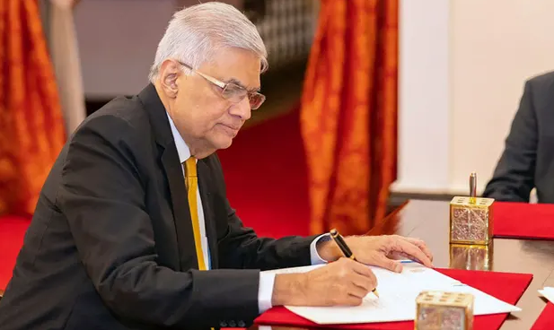 President Ranil Wickramasinghe - අද මධ්‍යම රාත්‍රීයෙන් පසු පාර්ලිමේන්තුව විසිරුවා හැරීමේ බලය ජනපති අතට