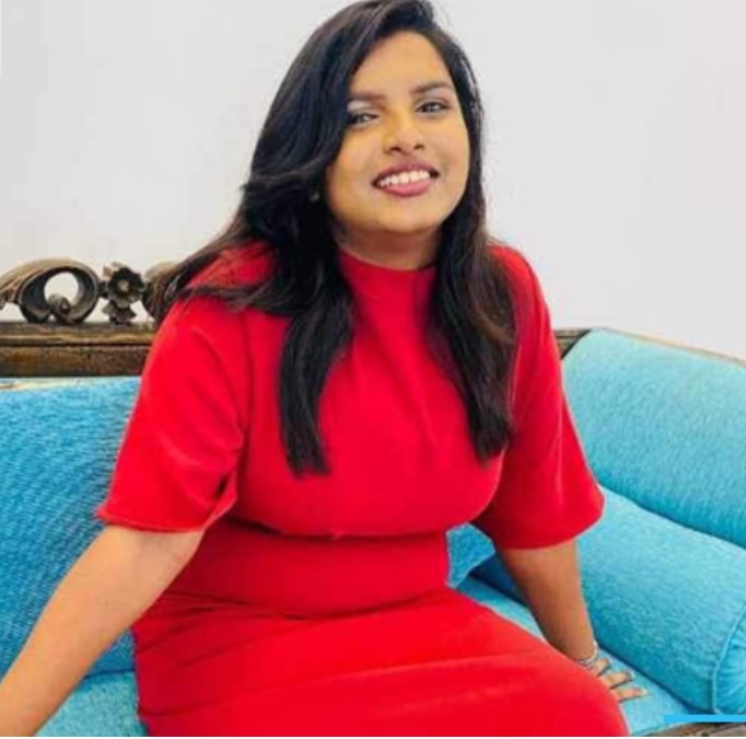 නර්තනයේ යෙදී සිටි තරුණියක නර්තනයේ යෙදී සිටි තරුණියක
