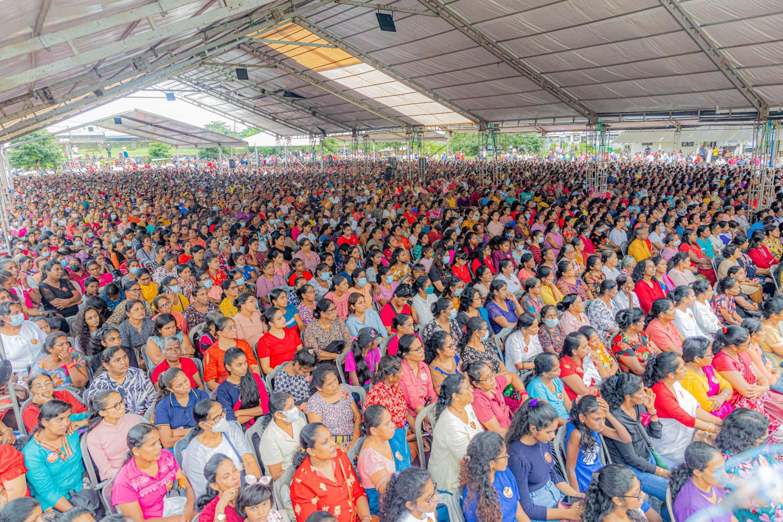 ගැහැණු අපි එක මිටට මාලිමාවට