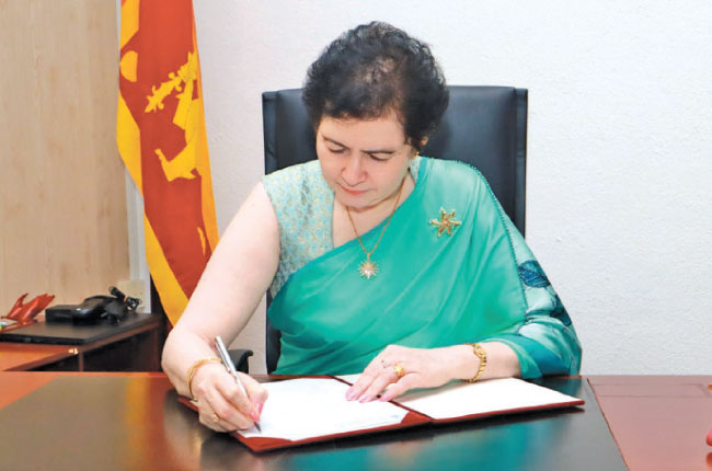 තිලකා ජයසුන්දර තිලකා ජයසුන්දර