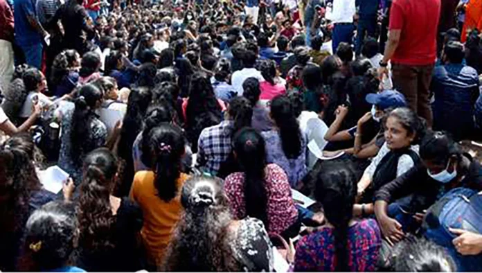 කාන්තා යට ඇඳුම් කාන්තා යට ඇඳුම්